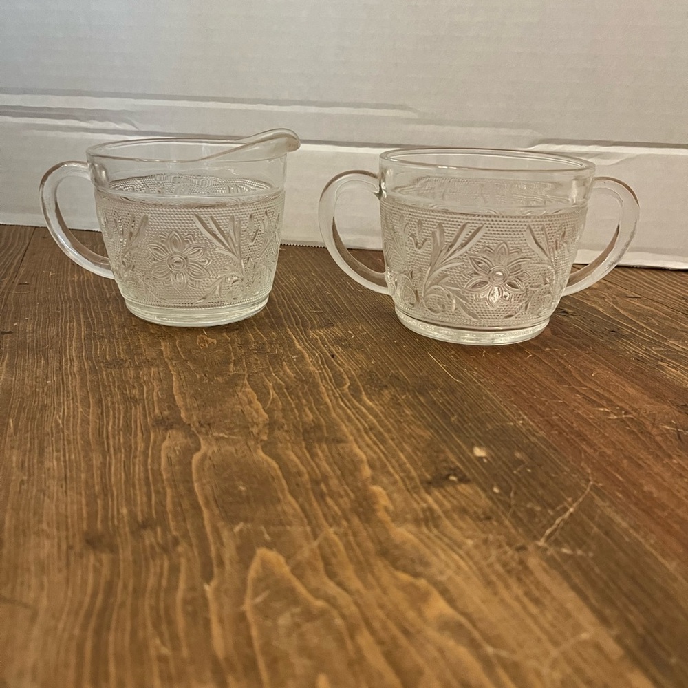 Anchor Hocking Sandwich Glass Flower Branch Leaves Pattern Creamer Sugar Set